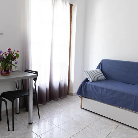 Sunrise Apartment *